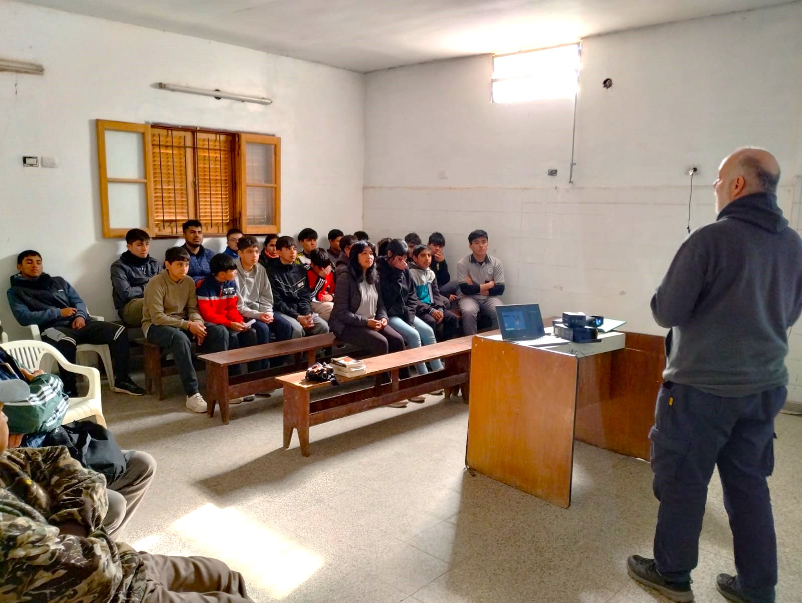 Capacitación sobre protección de aves en el Colegio Tovini impulsa nuevo proyecto ecoturístico