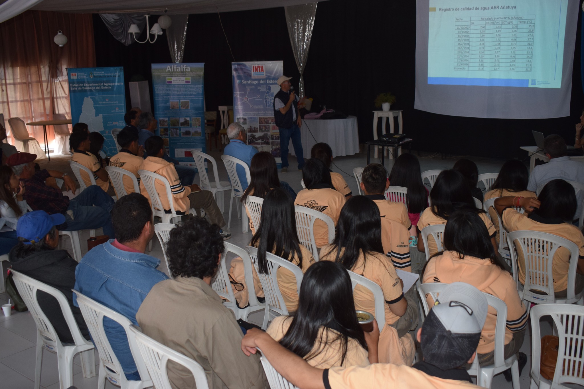 Exitosa jornada técnica sobre el uso agronómico del yeso en la producción de alfalfa en Santiago del Estero