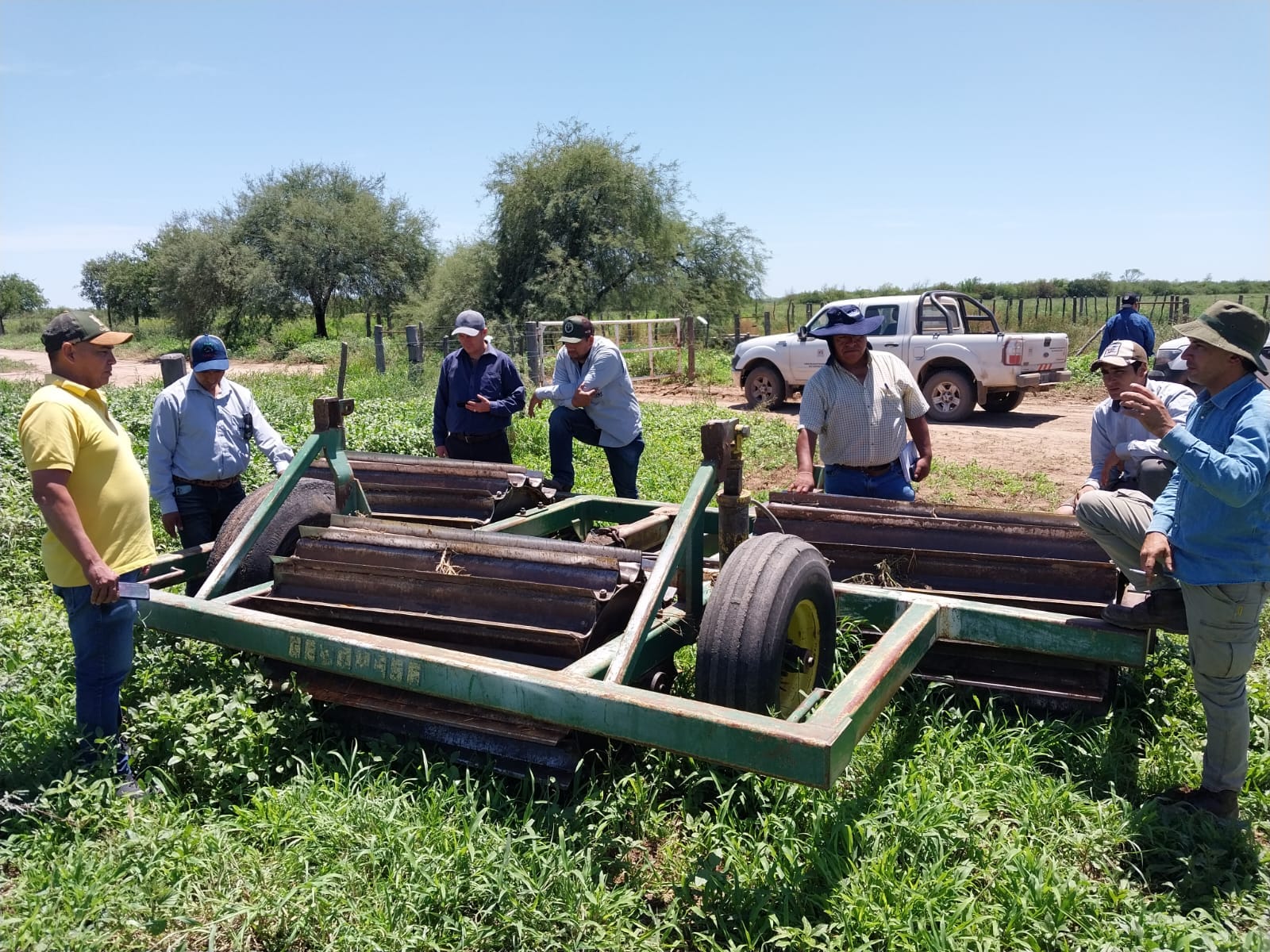 Cooperación internacional: técnicos del Chaco Boliviano visitan sistemas productivos de INTA Frías