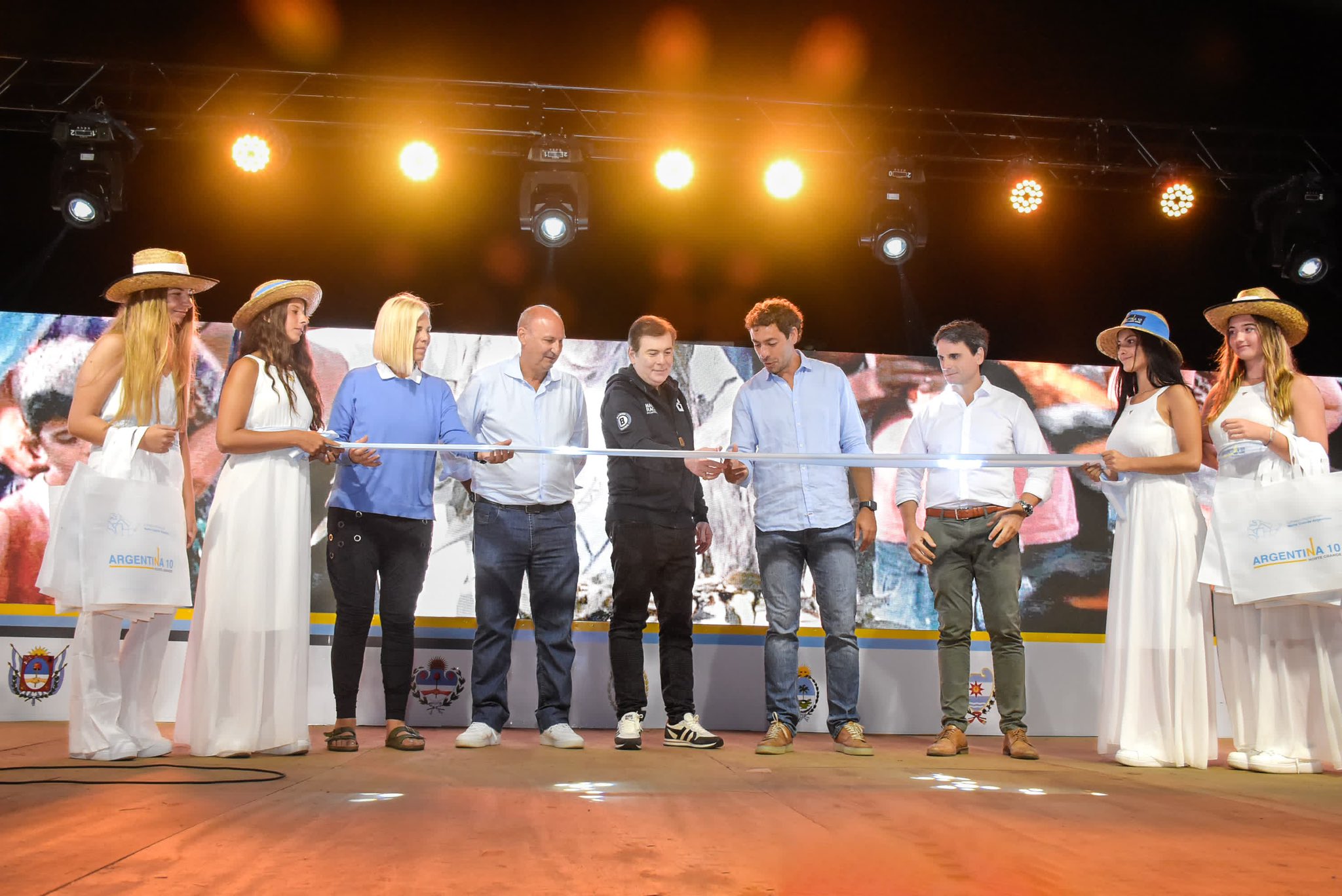 Se inauguró el Paseo del Norte Grande 2025 en Pinamar con presencia de Santiago del Estero
