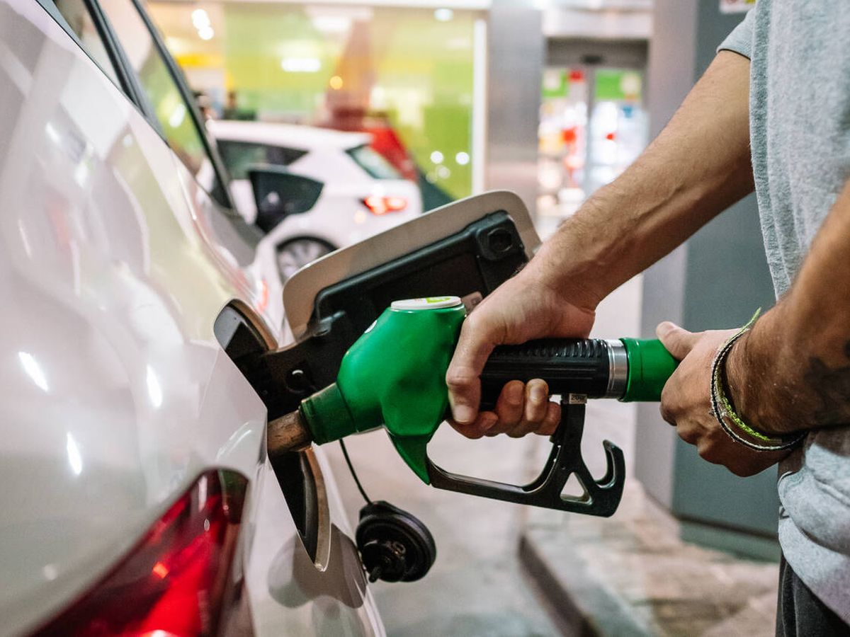 El Gobierno no aumentará el impuesto a los combustibles en febrero para limitar la suba de la nafta