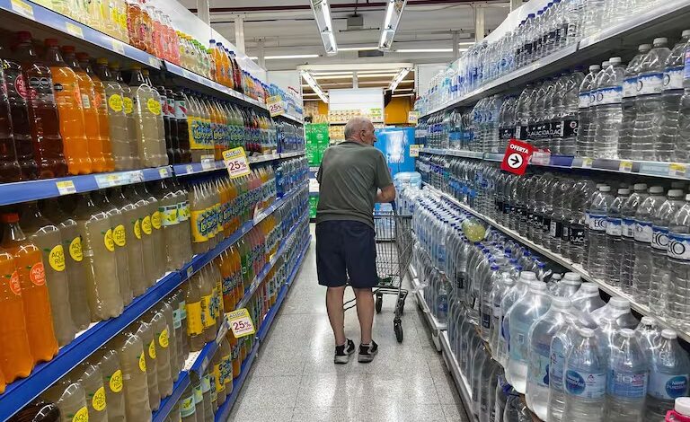 Consultora afirma que el consumo cayó 13,9% en 2024