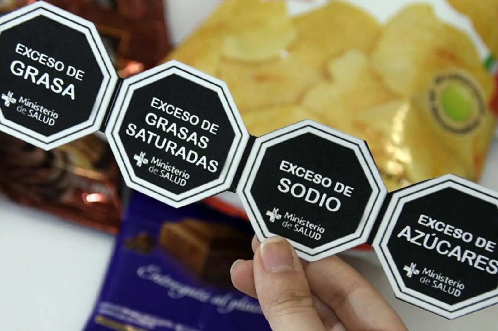 Por modificación a una ley, quitarán sellos negros de alimentos