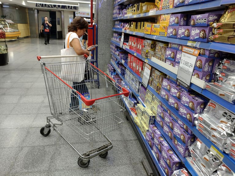 Caída histórica: en supermercados y almacenes de barrio, en 2024 bajaron las ventas 13,9%