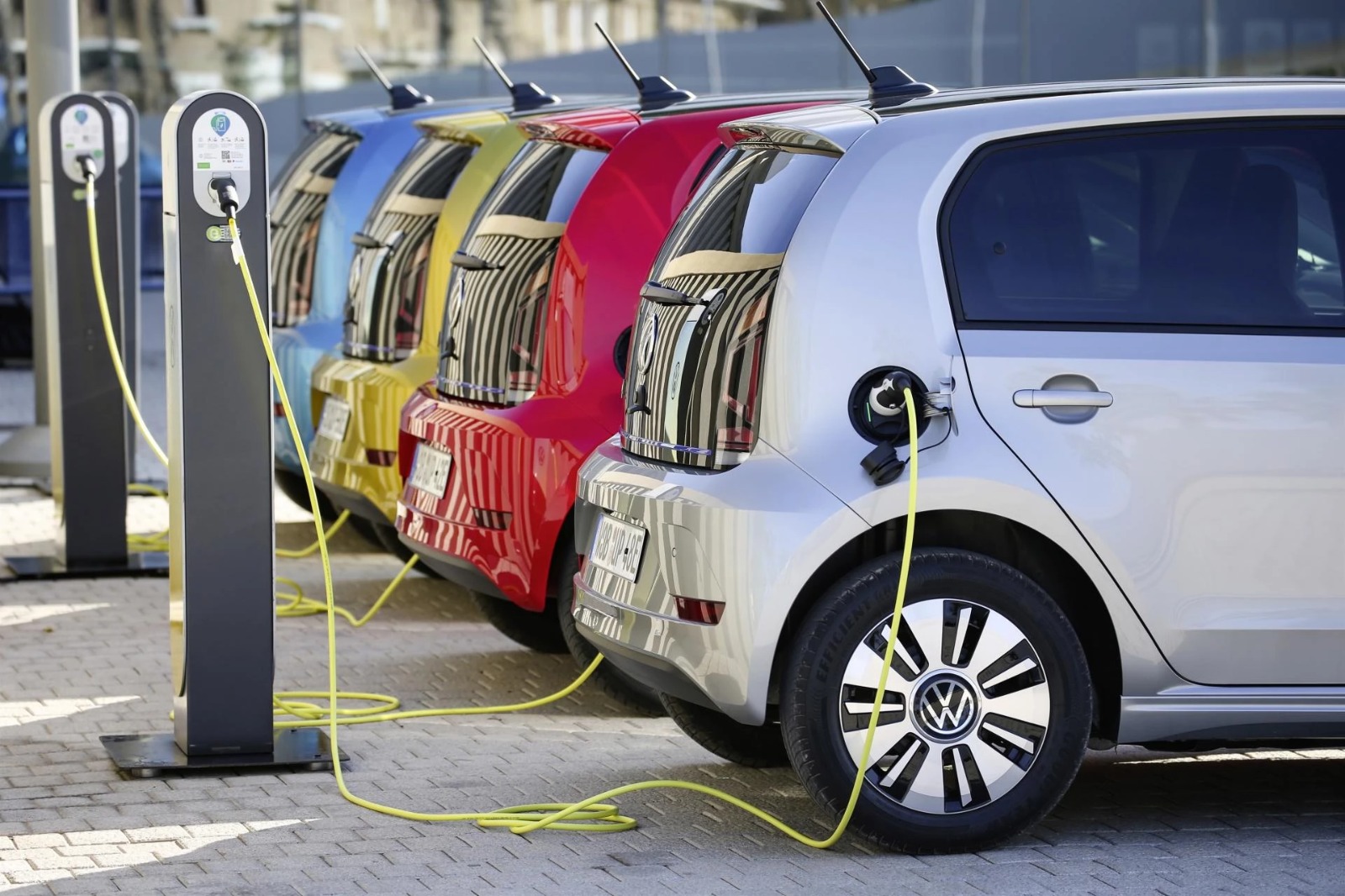 Llegarán a Argentina 50 mil autos entre híbridos y eléctricos