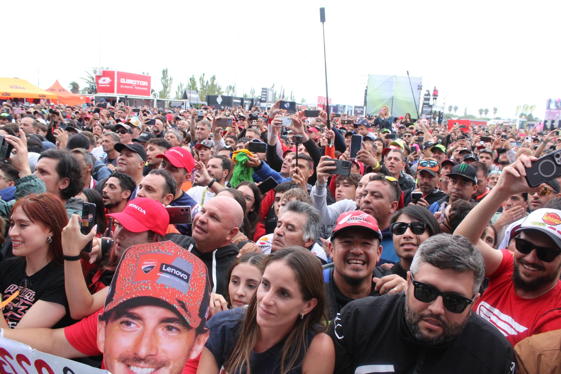 Récord de asistencia en el MotoGP: más de 209.000 fanáticos generan un impacto turístico y económico sin precedentes