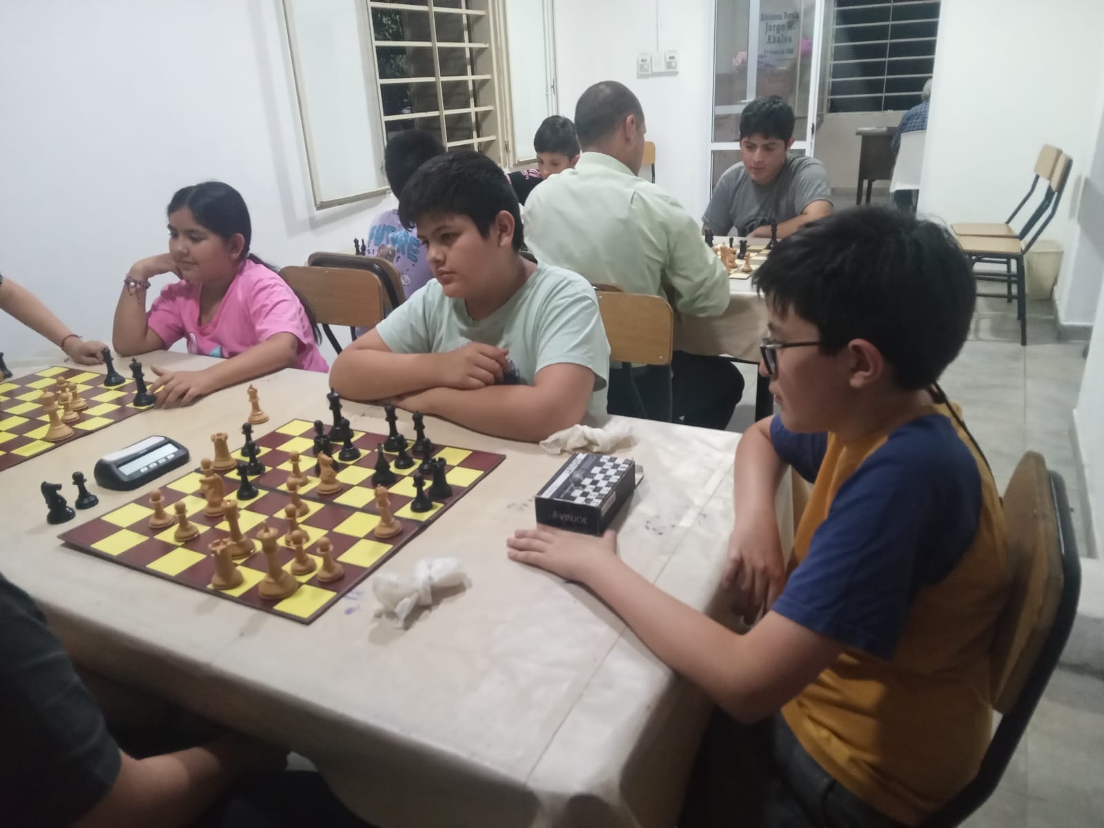 Taller de ajedrez para niños y adultos en el Barrio Autonomía