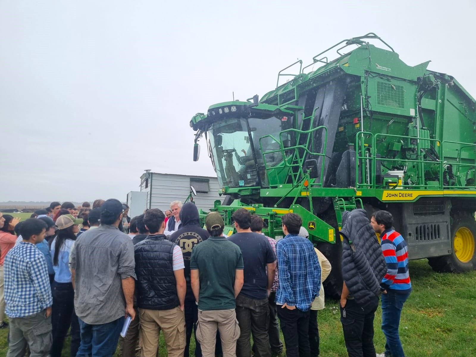 Estudiantes de Agronomía de la UNT recorrieron el circuito del algodón en Santiago del Estero