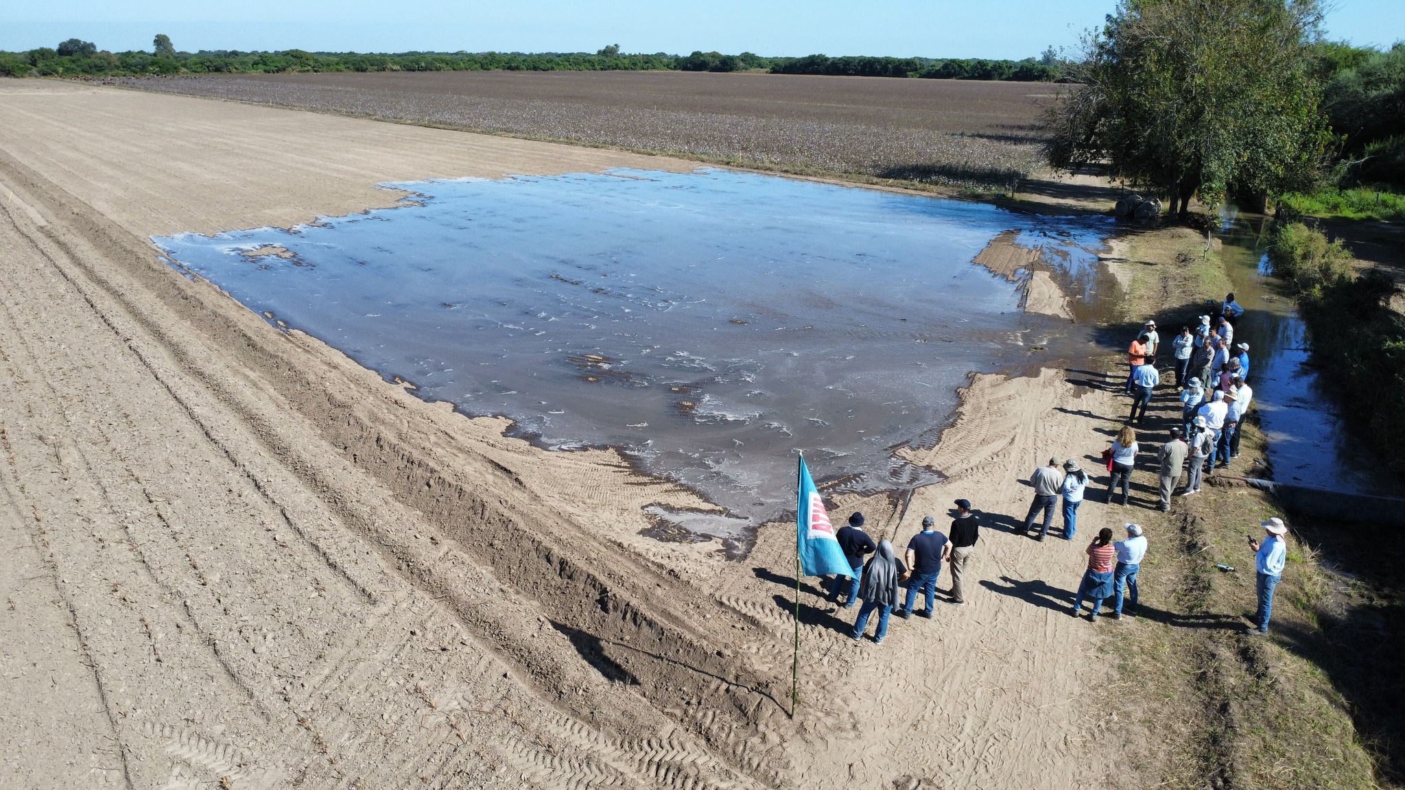 Presentan mejoras clave en producción agrícola a partir de nivelación para riego en el departamento Robles