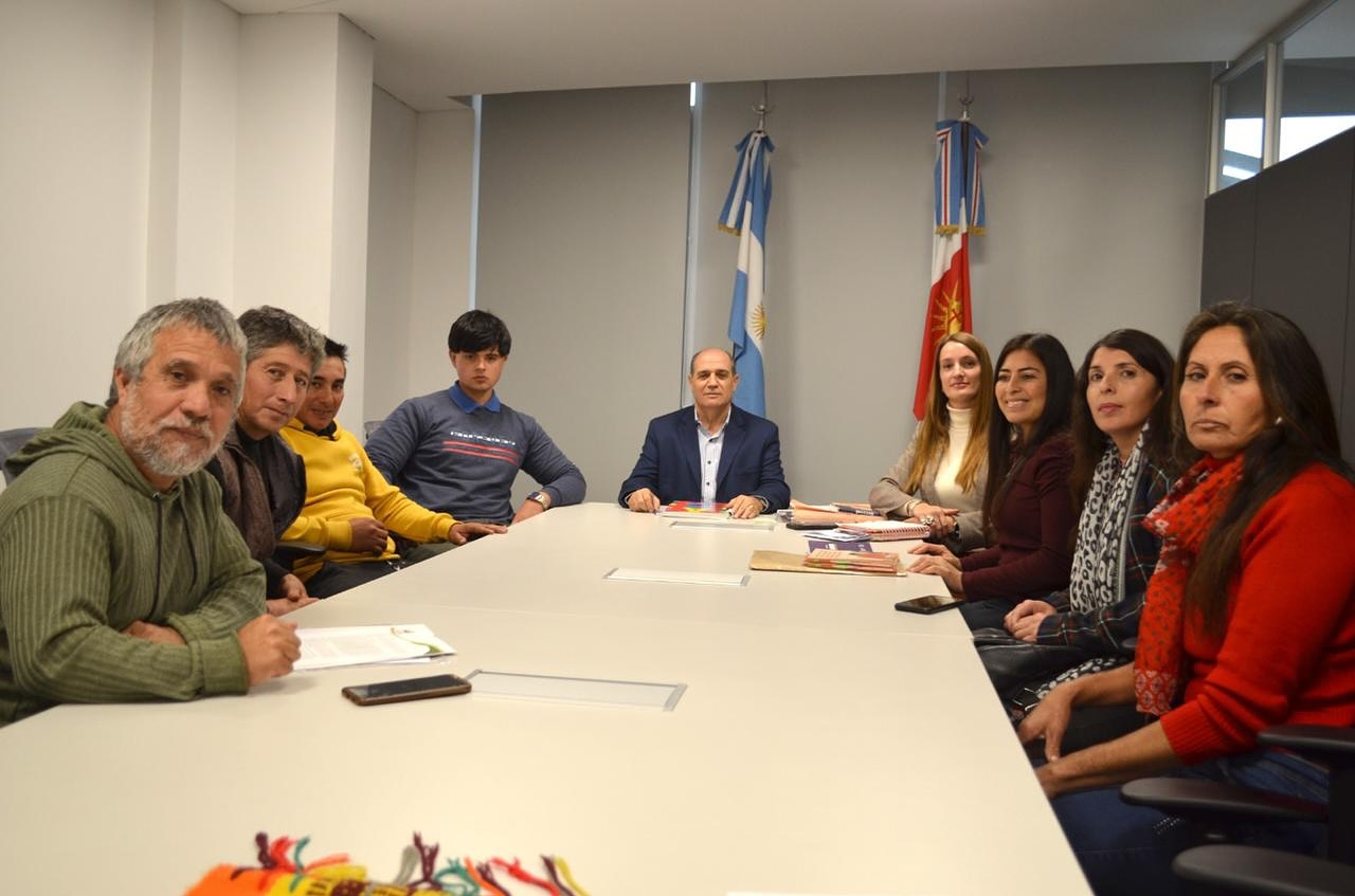 Funcionarios provinciales se reunieron con referentes campesinos para fortalecer la gestión del monte y el sistema hídrico en Ojo de Agua