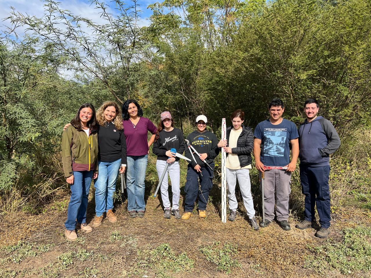 Estudiantes de la UNSE participaron en una jornada de manejo forestal