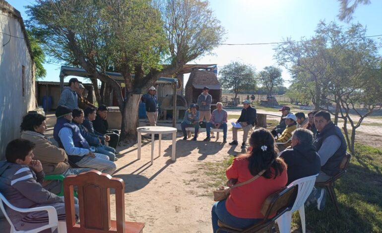 Productores de Los Juríes se capacitan para cuidar sus animales y enfrentar la rabia