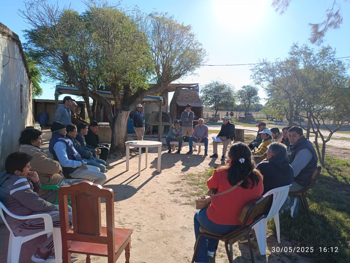 Productores de Los Juríes se capacitan para cuidar sus animales y enfrentar la rabia