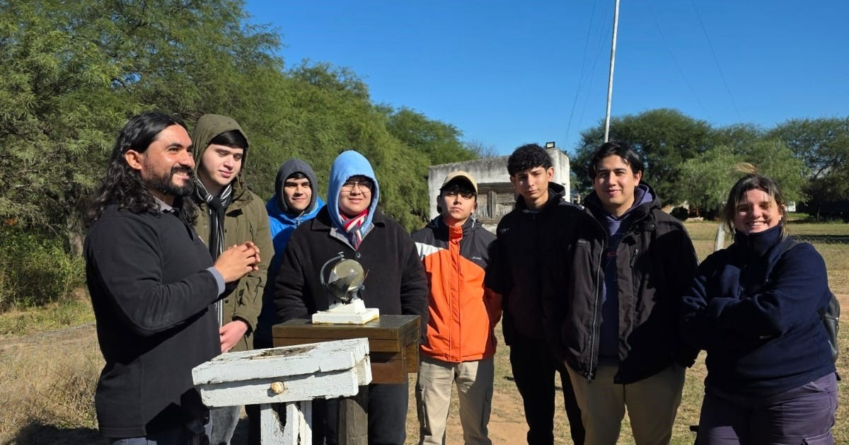Hidrología en terreno: estudiantes de la UNSE visitan estación agrometeorológica del INTA