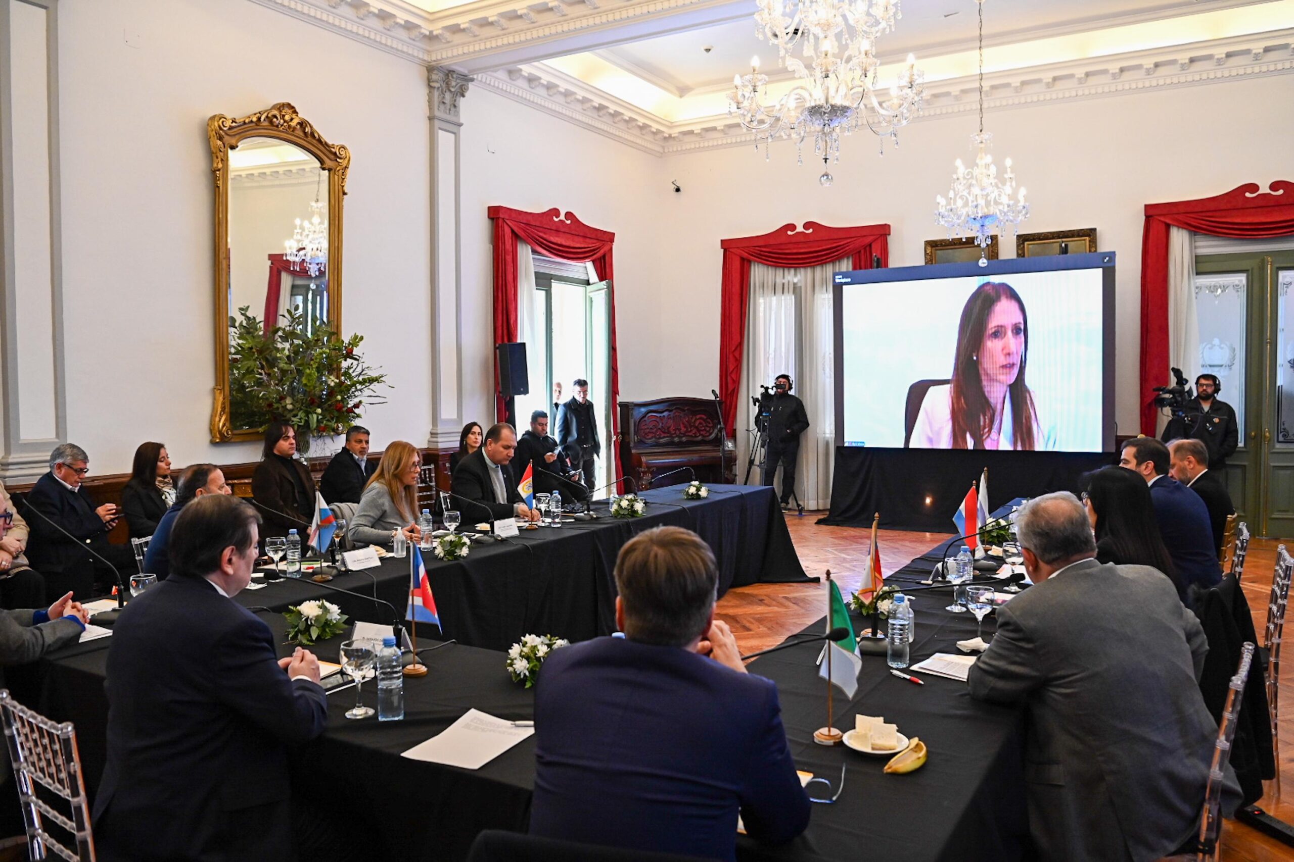 Avanzan gestiones con el Puerto de Miami para potenciar exportaciones del Norte Grande y el Litoral