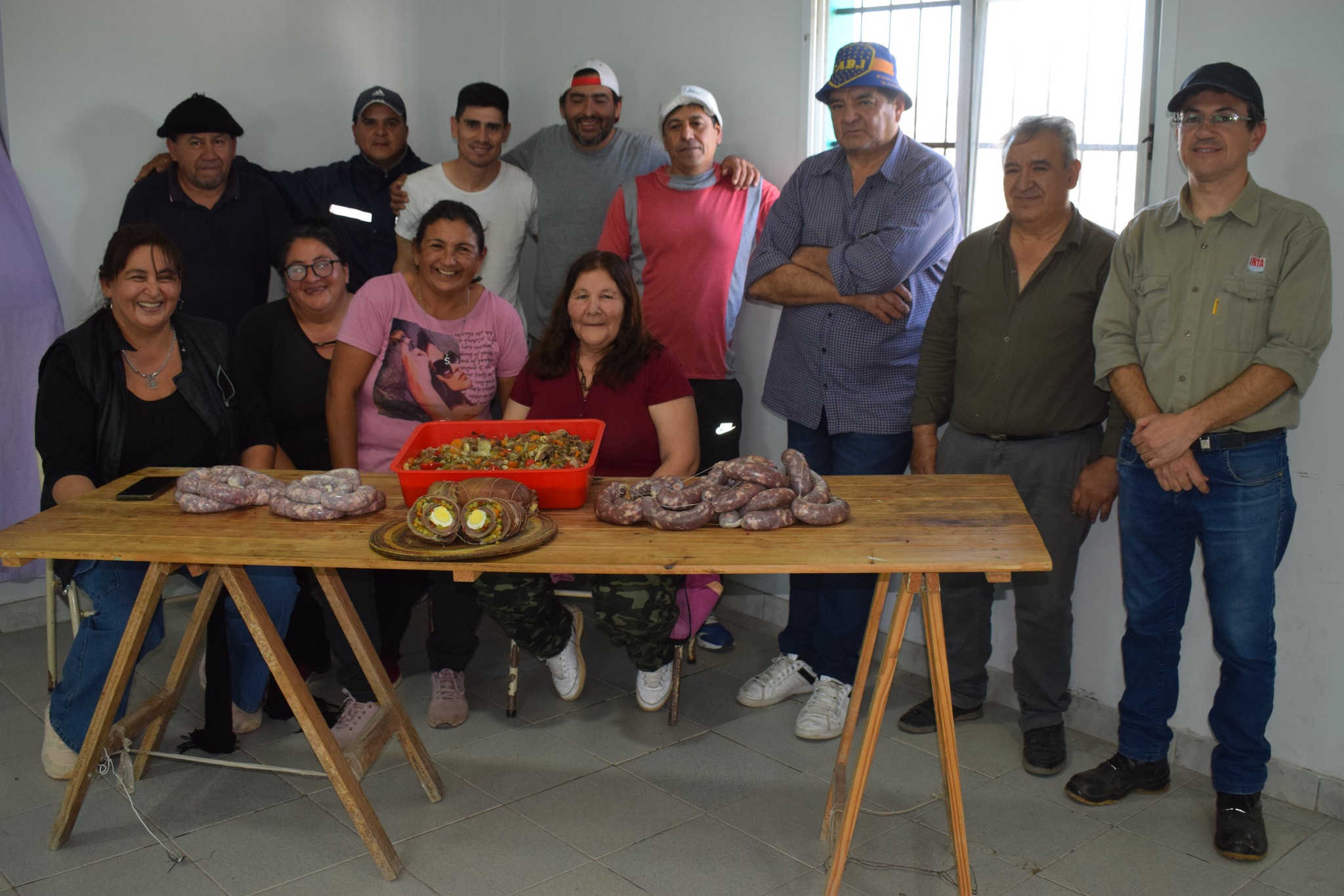 Pequeños productores aprenden a transformar carne de cabra en alimentos con valor