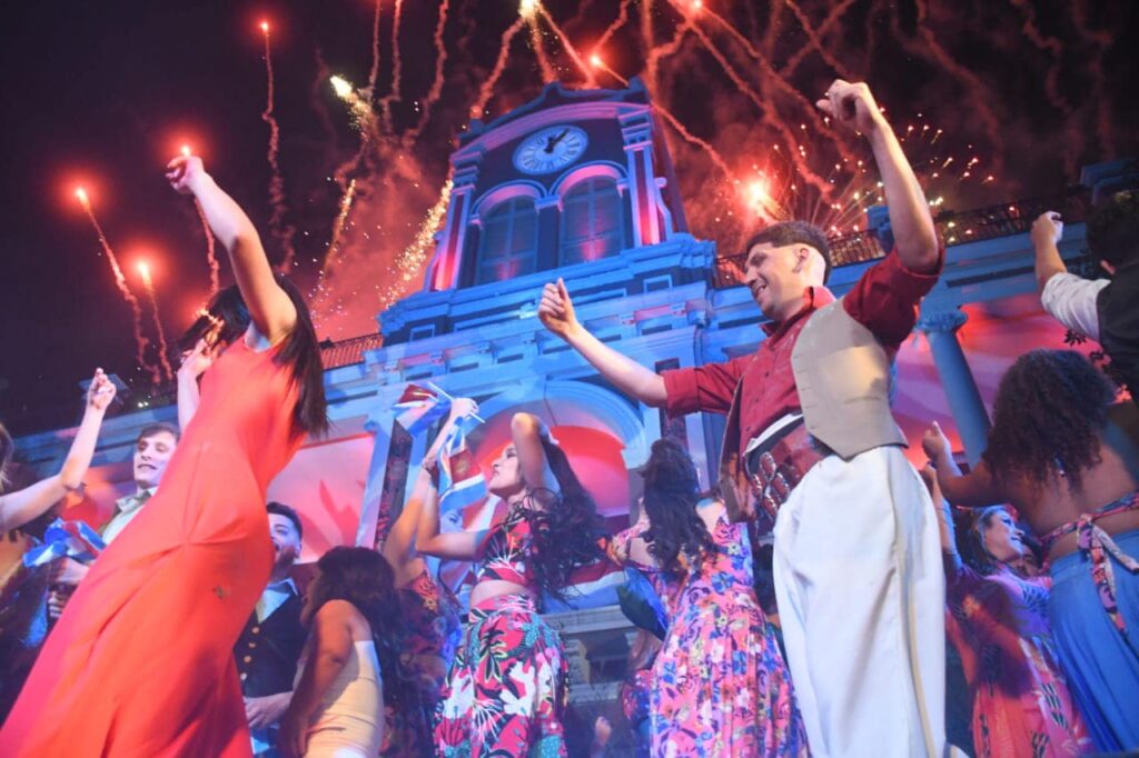 Santiago del Estero celebra su 472° aniversario con una gran vigilia popular en Plaza Libertad