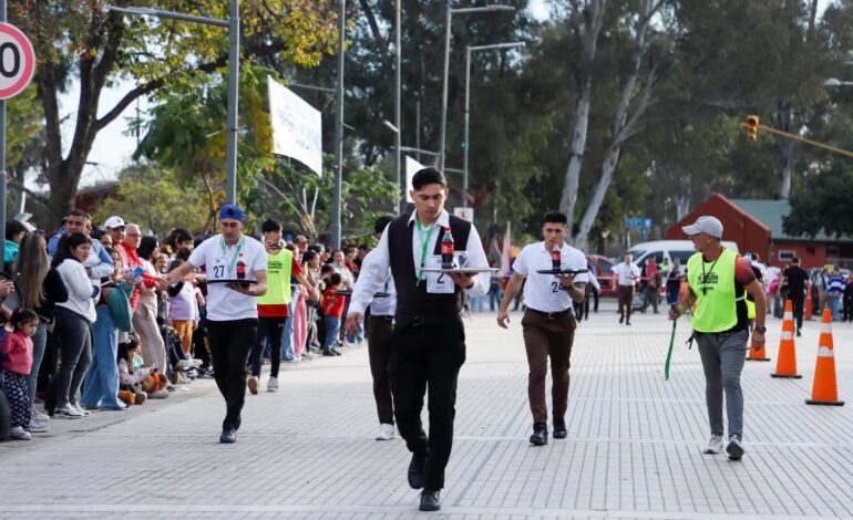 Termas vivió otra edición de la Carrera de Mozos y Camareras