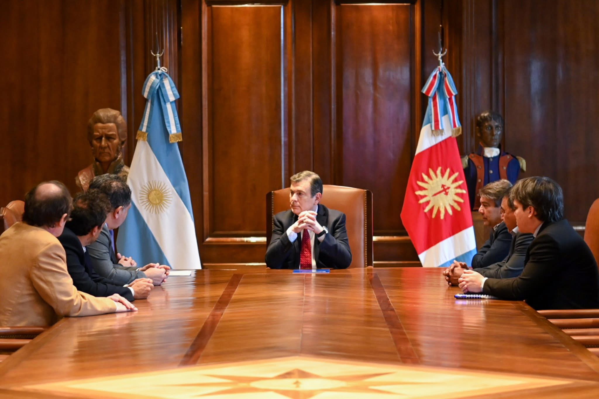 Autoridades de la Unión Industrial Argentina se reunieron con el gobernador Zamora