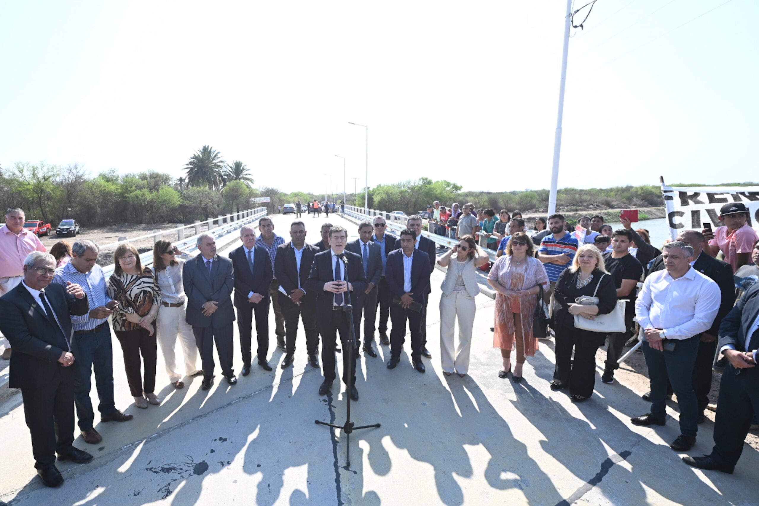 El gobernador inauguró una importante corredor que une dos rutas