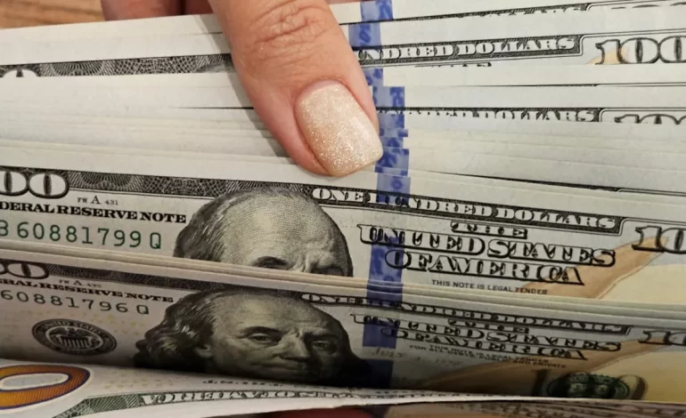 El dólar oficial roza los 1500 pesos