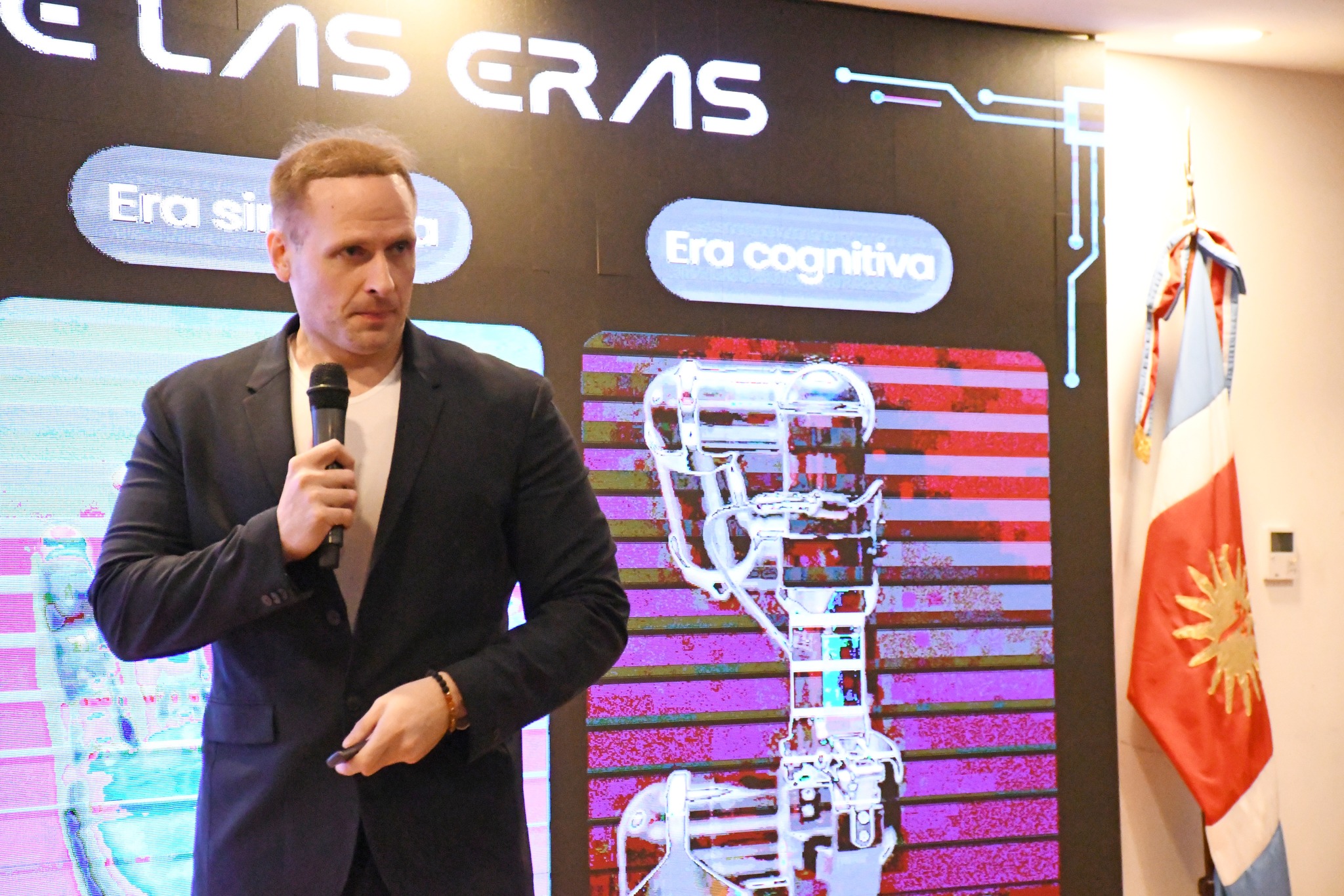 Presentaron en el Nodo el proyecto ZOE, la primera profesora meta humana de América Latina