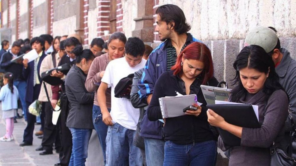 Casi 300 mil pedidos de seguro por desempleo: reflejo de una economía en crisis