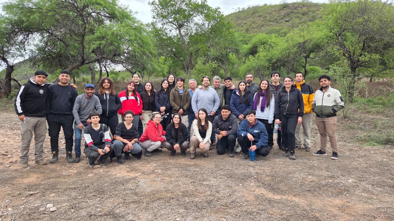 Futuros ingenieros visitan empresas forestales de Salta