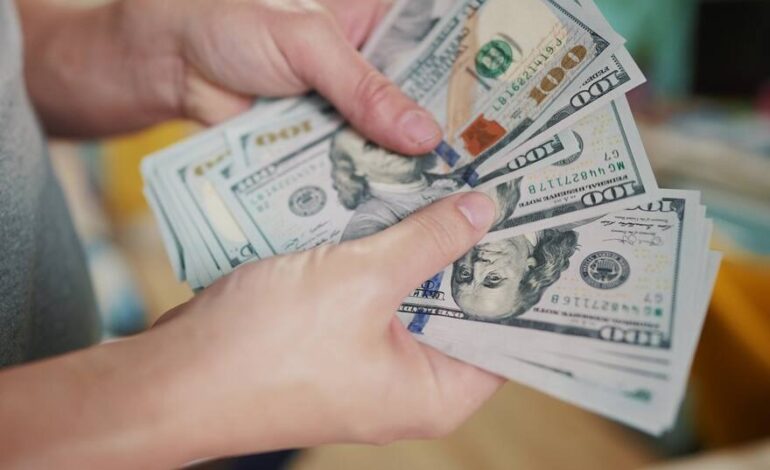 Bancos suben las tasas de los plazos fijos en dólares