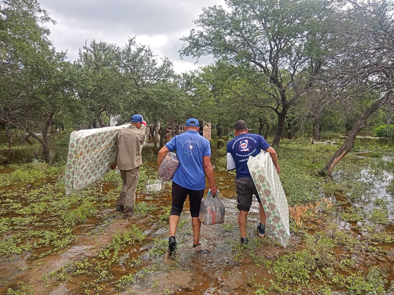 Trabajo territorial en zonas afectadas por los desbordes