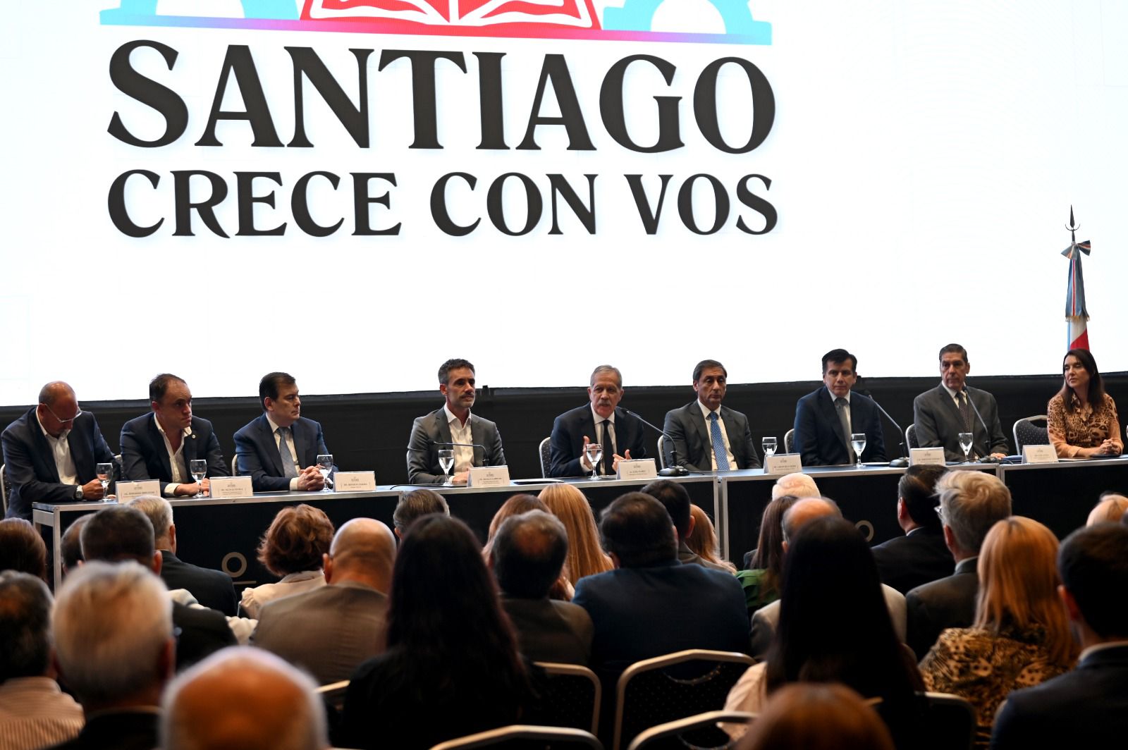 Santiago Crece con Vos: el gobernador firmó acuerdos con el CFI