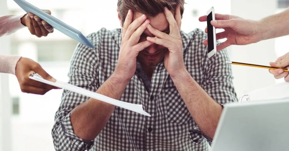 Burnout y micromanagement: señales de alerta para el mercado laboral argentino