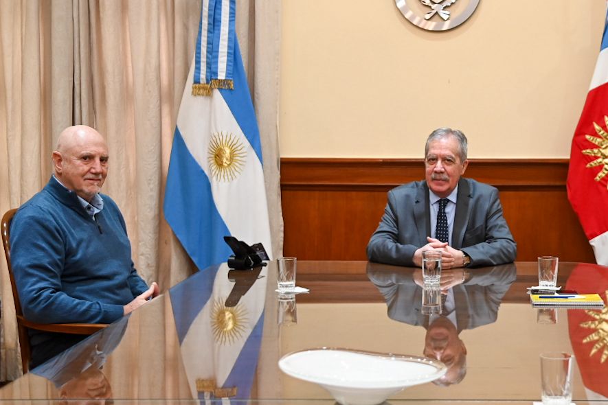 El gobernador recibió al director del Observatorio de la Deuda Social Argentina