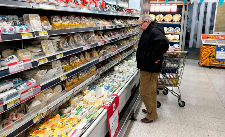 El consumo masivo retrocedió 5,1% interanual en marzo según la consultora Scentia