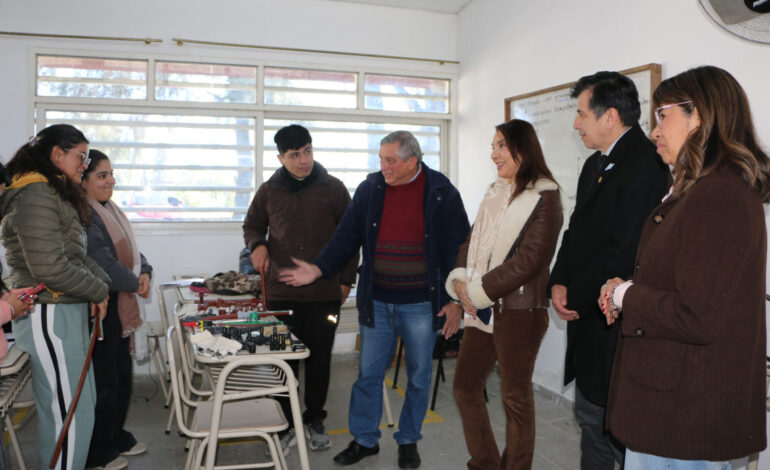 Programa Santiago Crece con Vos: más de 600 jóvenes se capacitan en la Escuela de Artes y Oficios de la UNSE