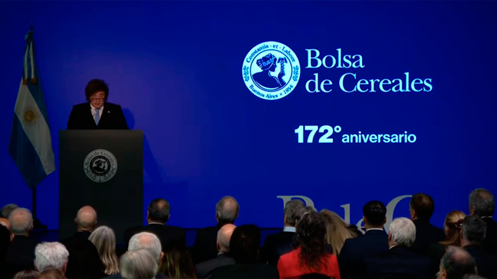 Milei anunció una baja en las retenciones para el trigo, la cebada y la soja