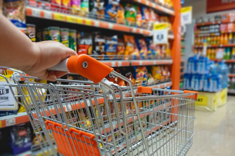 El consumo masivo volvió a caer y se profundiza la pérdida del poder adquisitivo