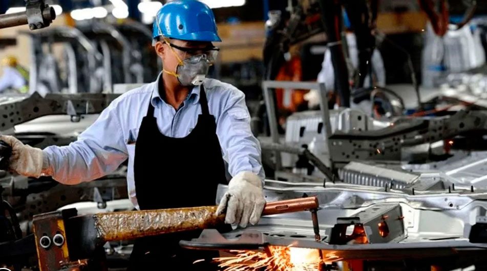 La actividad industrial cayó en abril y se interrumpió el rebote de marzo, según la UIA