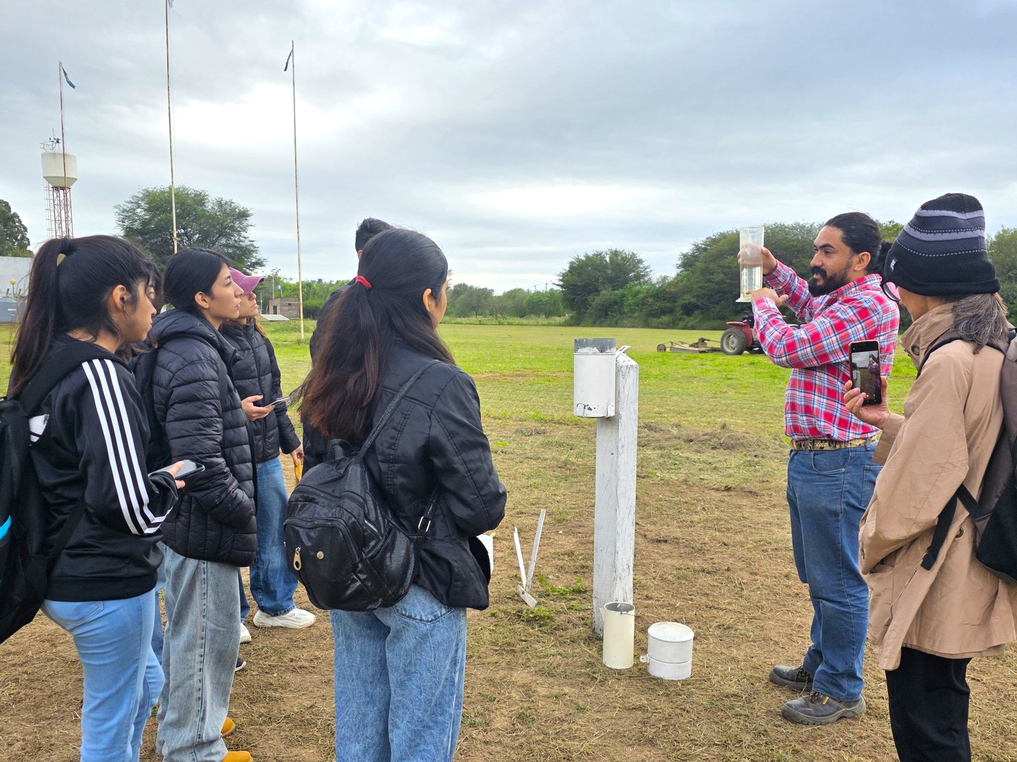 Estudiantes aprenden meteorología en terreno