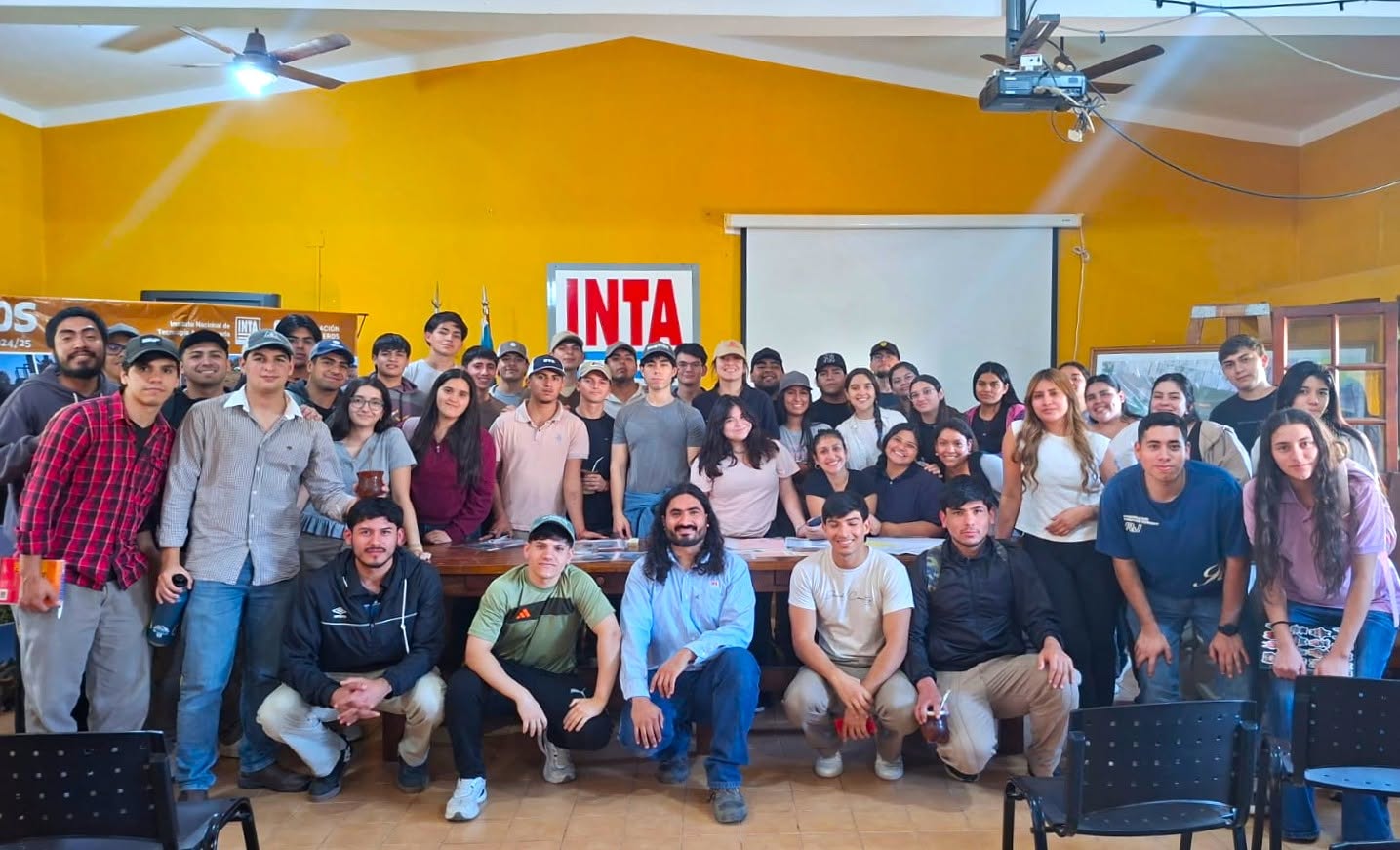 Estudiantes de Agronomía realizaron prácticas de agrometeorología en el INTA Santiago del Estero