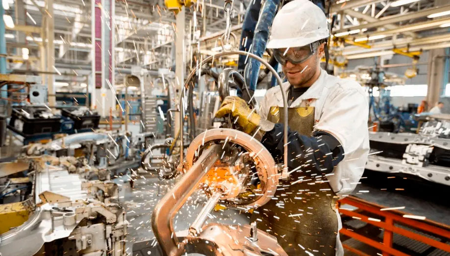 La industria acumula una baja del 5% desde el inicio de la gestión Milei