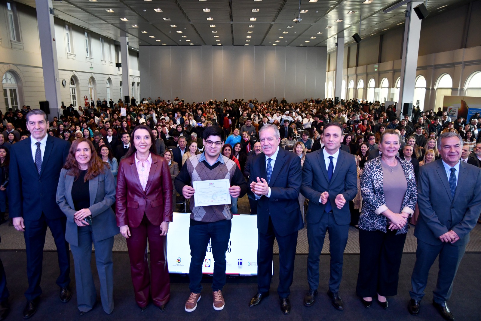 Santiago crece con vos: el gobernador entregó certificados a los primeros egresados