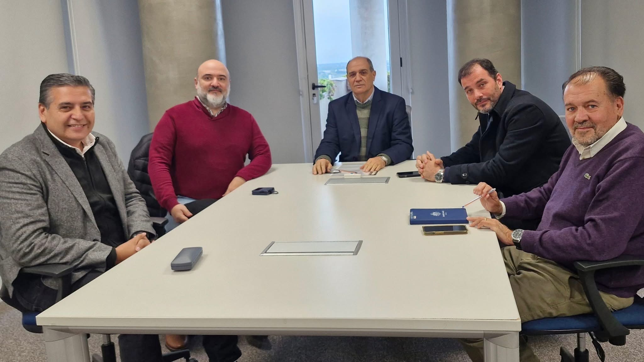 Con bajos impuestos, la provincia busca convertirse en el nuevo centro financiero regional