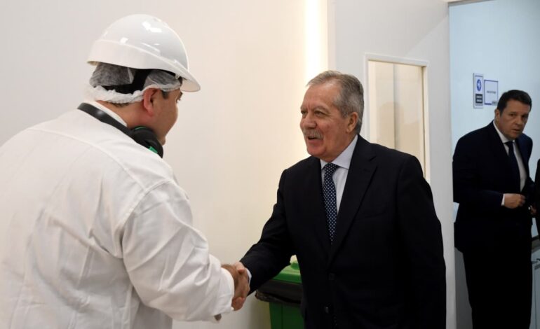 El gobernador participó de la inauguración de la planta industrial de Labofarma S.A.  
