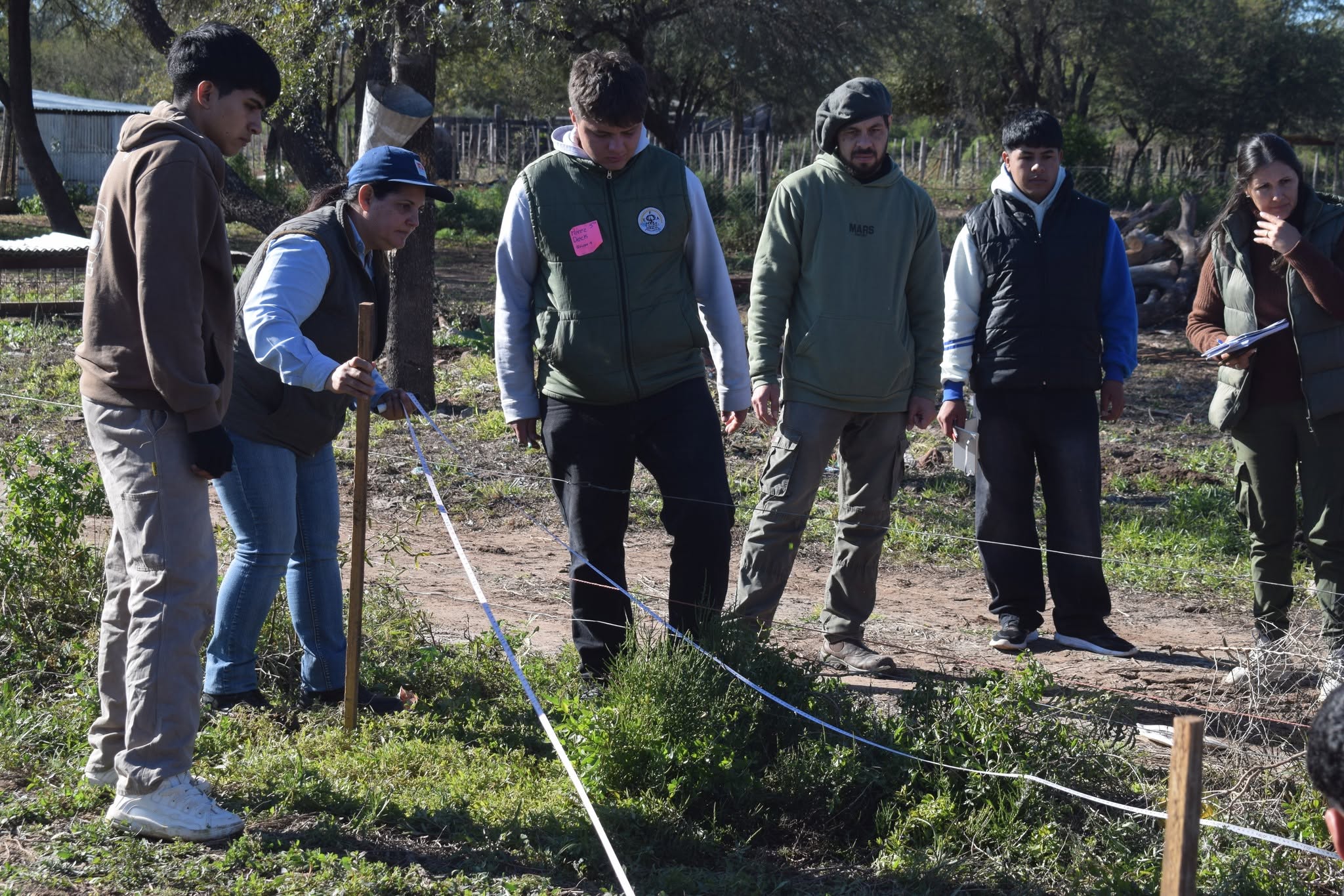 Importante capacitación en técnicas de nivelación de suelos para mejorar el uso del agua