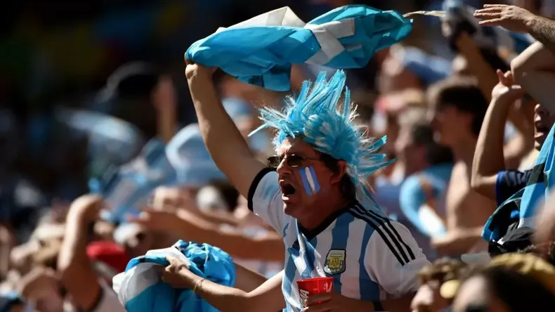 El fútbol como generador de viajes: un 33% de argentinos cruzó fronteras y 40% recorrió el país para seguir a su equipo