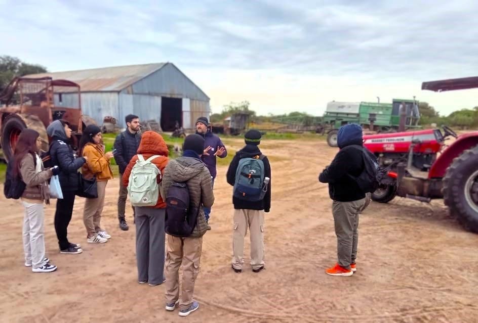 Aprender en el campo: una jornada donde la maquinaria, la seguridad y la tecnología se viven en primera persona