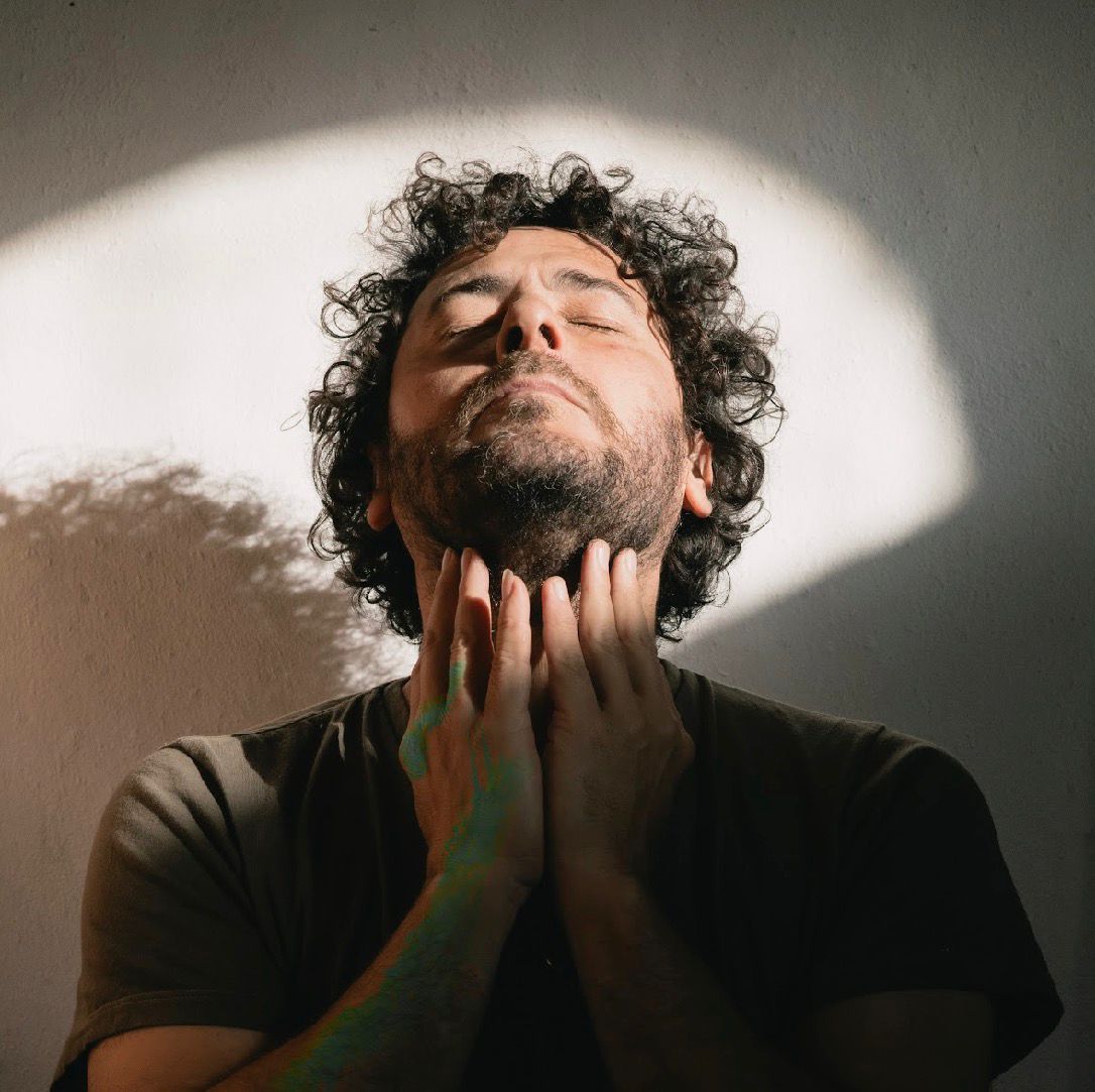 Raly Barrionuevo vuelve al teatro 25 de Mayo