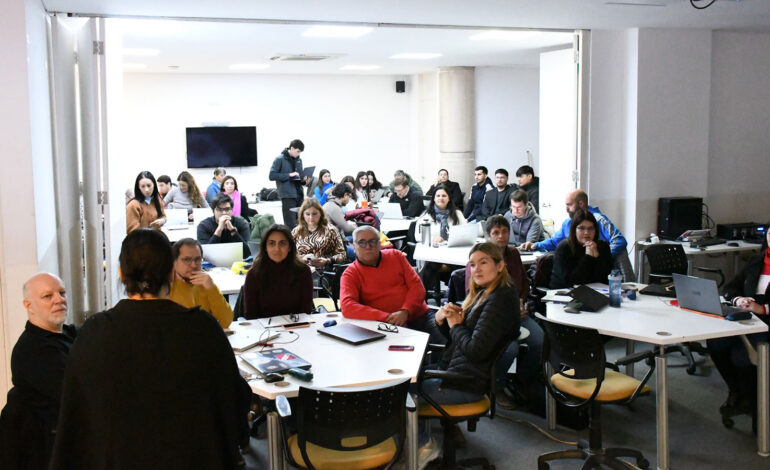 La UNSE y Provincia capacitan sobre los desafíos  de la ciencia y la tecnología en la era de la IA