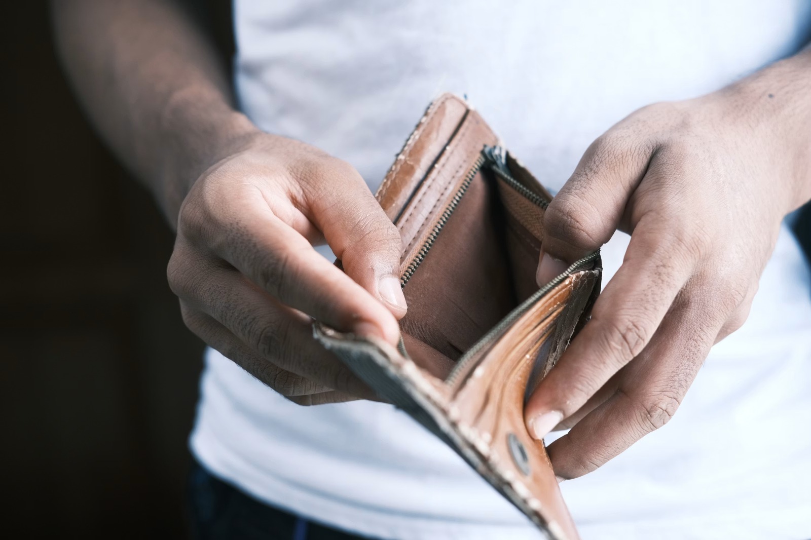 Seis de cada diez argentinos se endeudan para cubrir gastos básicos